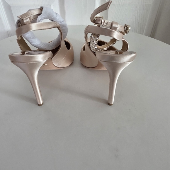 Badgley Mischka Kris Pointed Toe Shoes - Picture 5 of 9